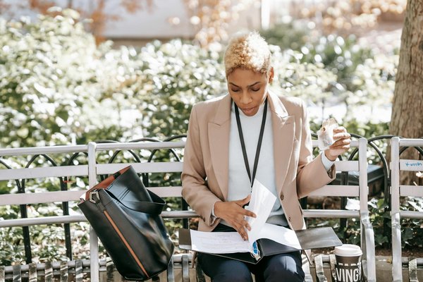 How Does British Womenswear Influence Contemporary Fashion Trends?